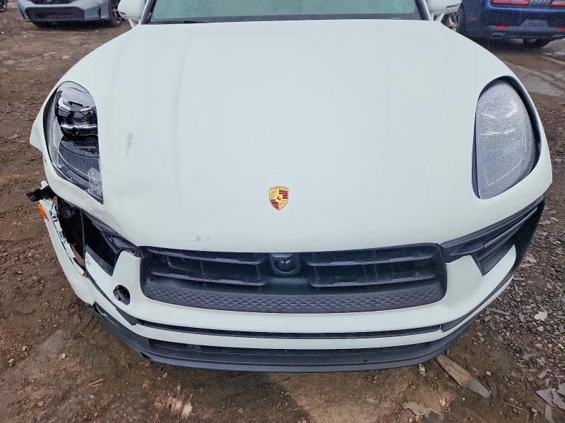 2025 PORSCHE MACAN BASE 12