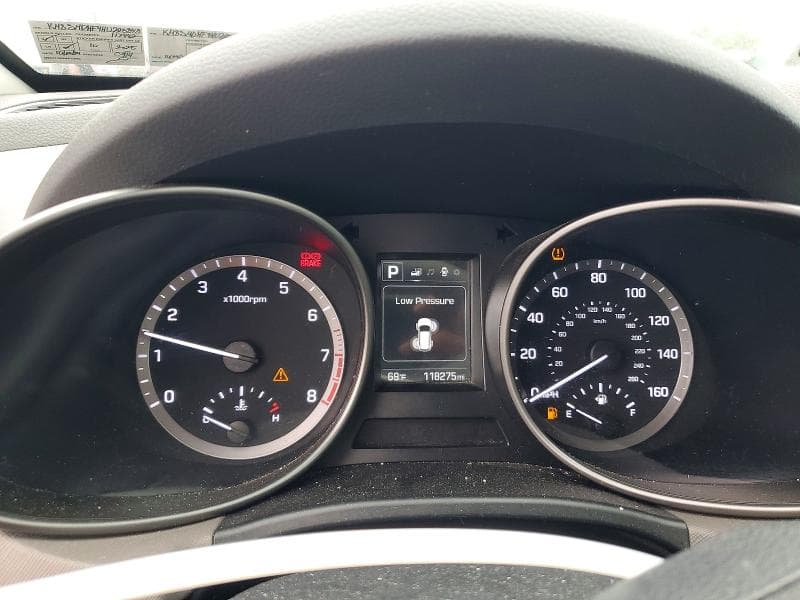 2017 HYUNDAI SANTA FE SE 9