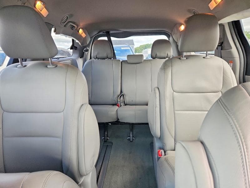 2017 TOYOTA SIENNA XLE 7-PASSENGER 10