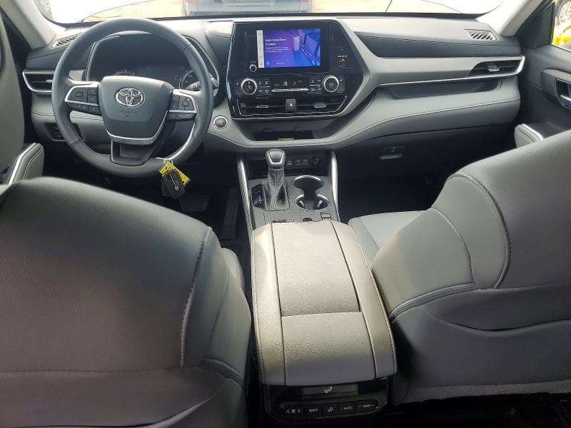 2023 TOYOTA HIGHLANDER XLE 8
