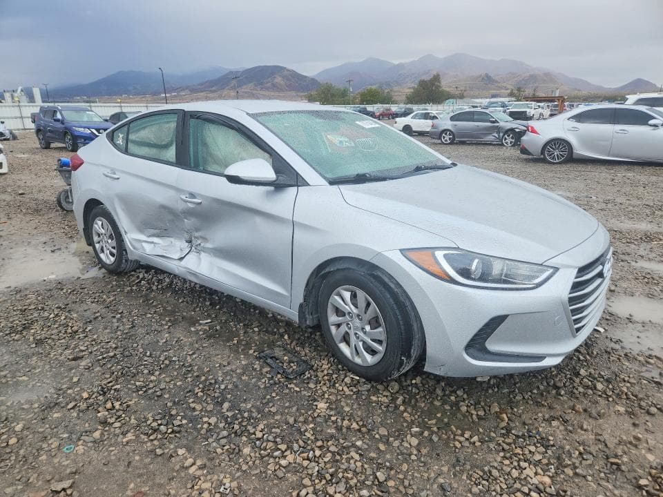 2017 HYUNDAI ELANTRA SE 4