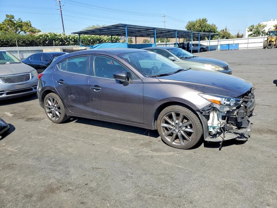 2018 MAZDA 3 TOURING 4