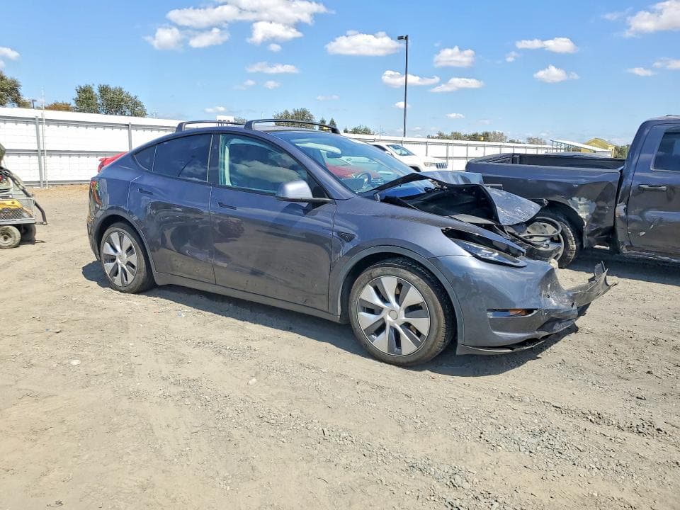 2023 TESLA MODEL Y 4
