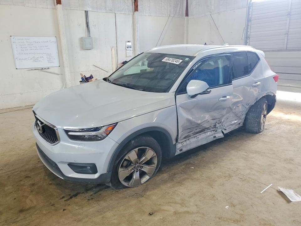 2021 VOLVO XC40 T5 MOMENTUM