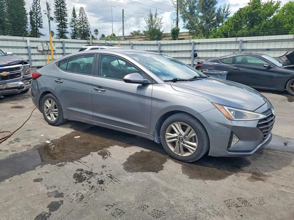 2019 HYUNDAI ELANTRA SEL 4