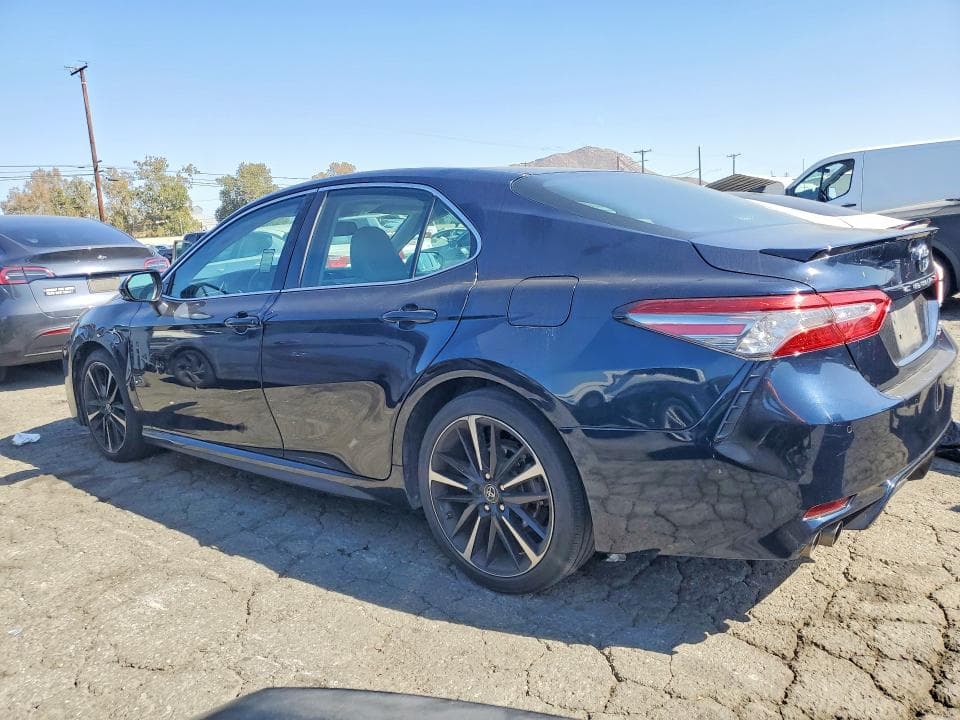 2018 TOYOTA CAMRY XSE 2