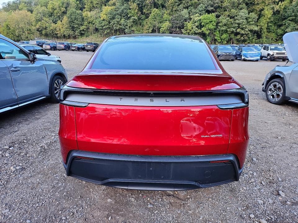2026 TESLA MODEL Y 6