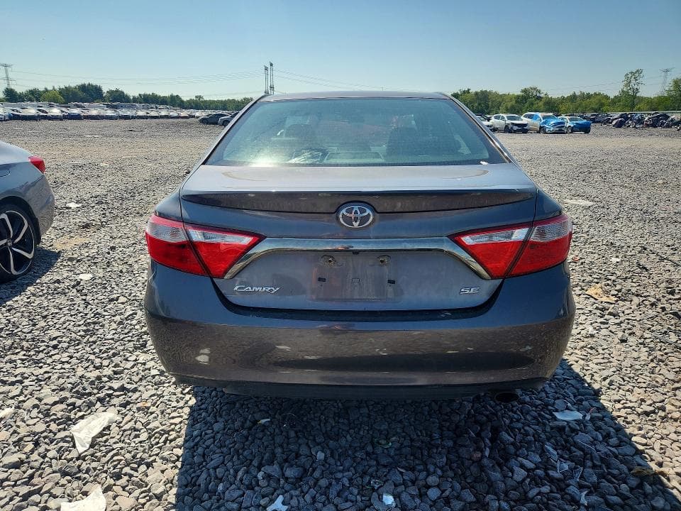 2017 TOYOTA CAMRY SE 6