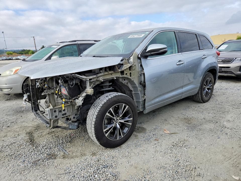 2018 TOYOTA HIGHLANDER LE - 1
