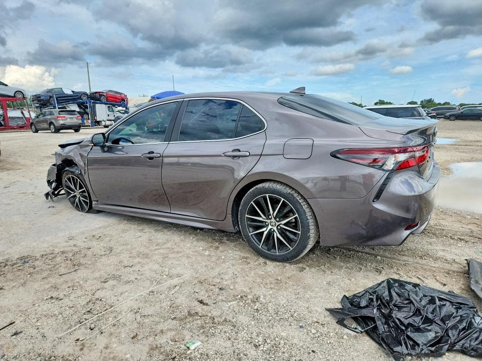 2024 TOYOTA CAMRY SE 2
