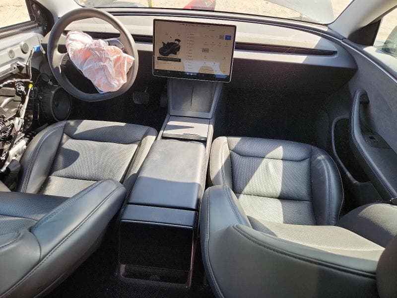 2025 TESLA MODEL 3 8