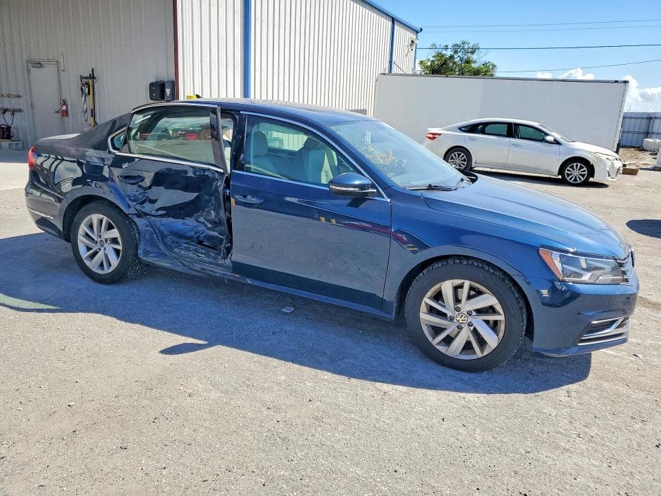 2018 VOLKSWAGEN PASSAT SE 4