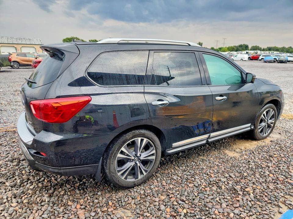 2017 NISSAN PATHFINDER PLATINUM 3