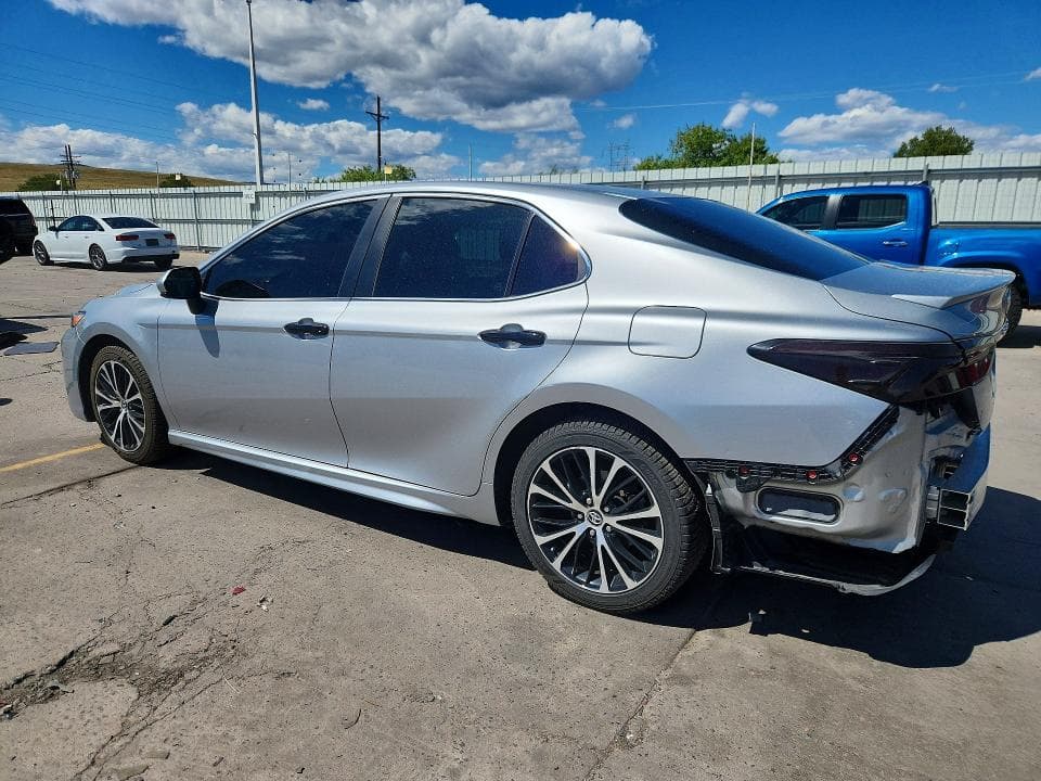 2018 TOYOTA CAMRY SE 2
