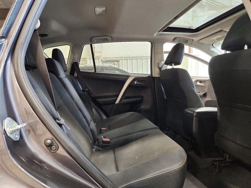 2017 TOYOTA RAV4 XLE 11