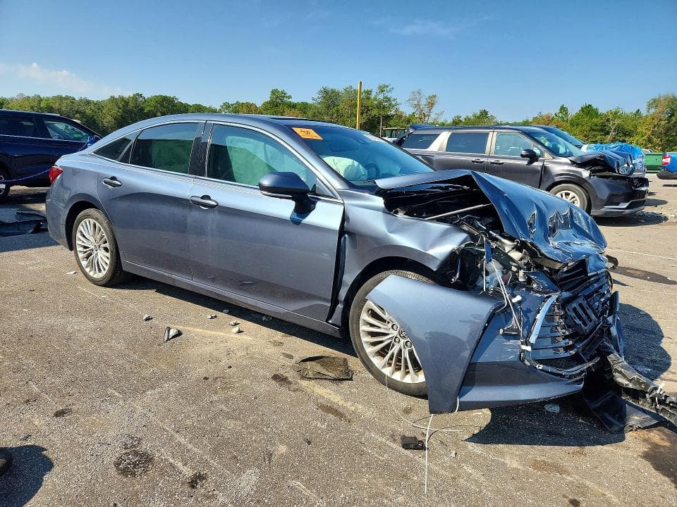 2022 TOYOTA AVALON LIMITED 4
