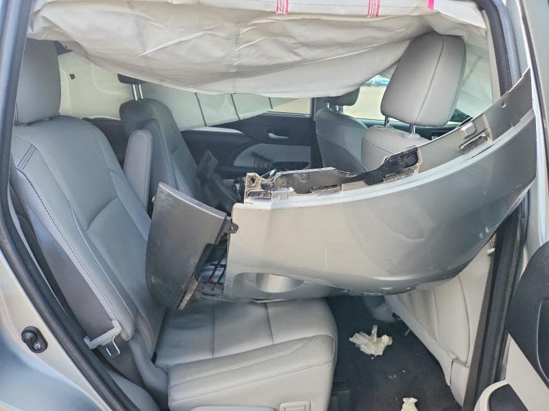 2018 TOYOTA HIGHLANDER XLE 11