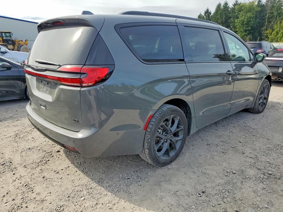 2021 CHRYSLER PACIFICA TOURING L 3