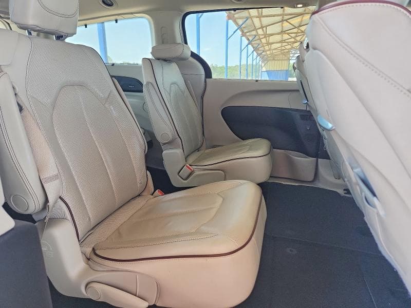 2018 CHRYSLER PACIFICA LIMITED 10