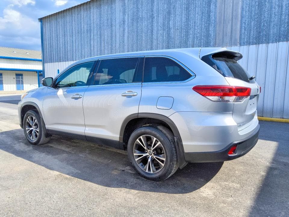 2019 TOYOTA HIGHLANDER LE 2
