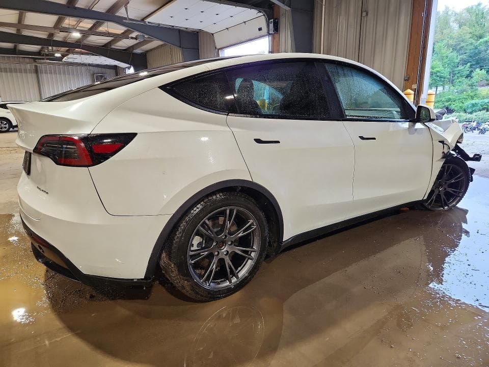 2025 TESLA MODEL Y 3