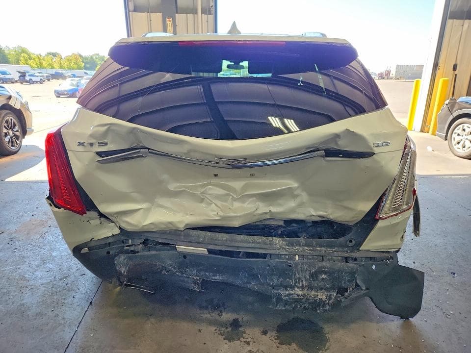 2017 CADILLAC XT5 6
