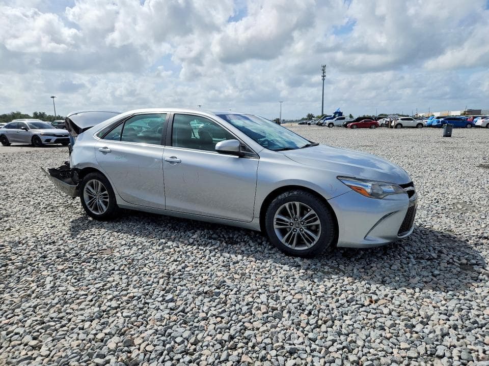 2017 TOYOTA CAMRY SE 4