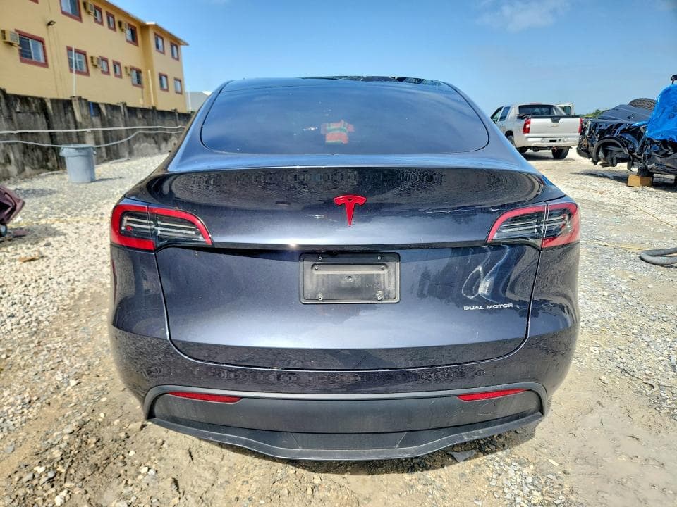 2025 TESLA MODEL Y 6