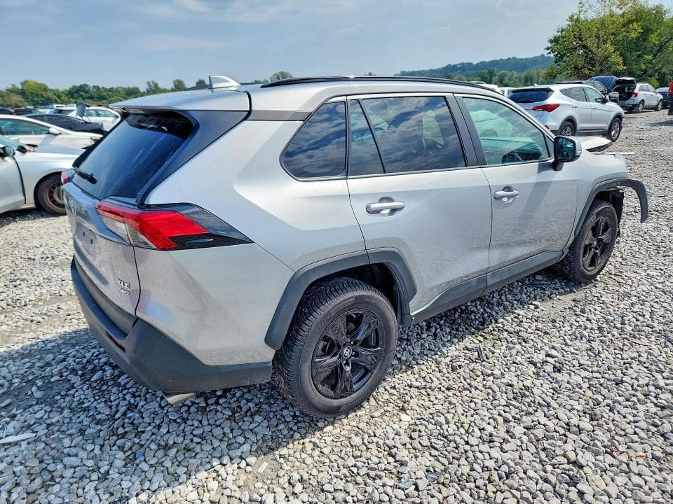 2019 TOYOTA RAV4 XLE 3
