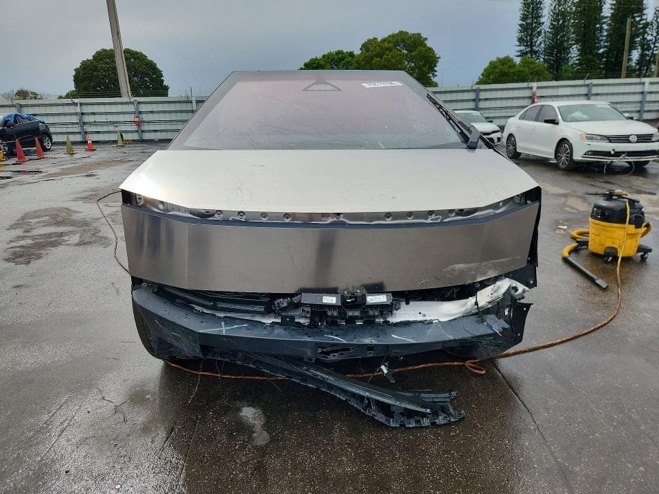 2024 TESLA CYBERTRUCK 5