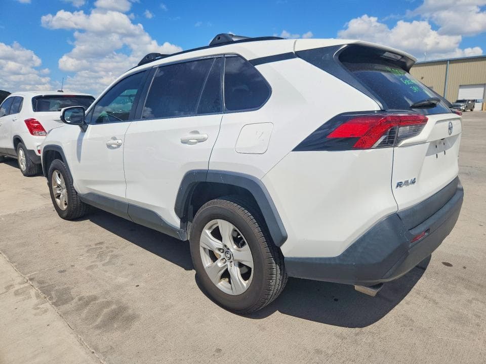 2019 TOYOTA RAV4 XLE 2