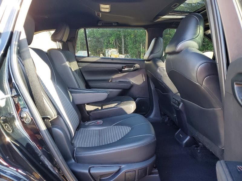 2021 TOYOTA HIGHLANDER XSE 11