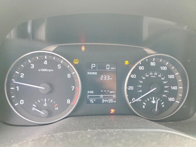 2017 HYUNDAI ELANTRA SE 9