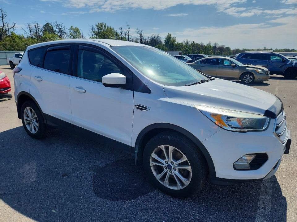 2017 FORD ESCAPE SE 4