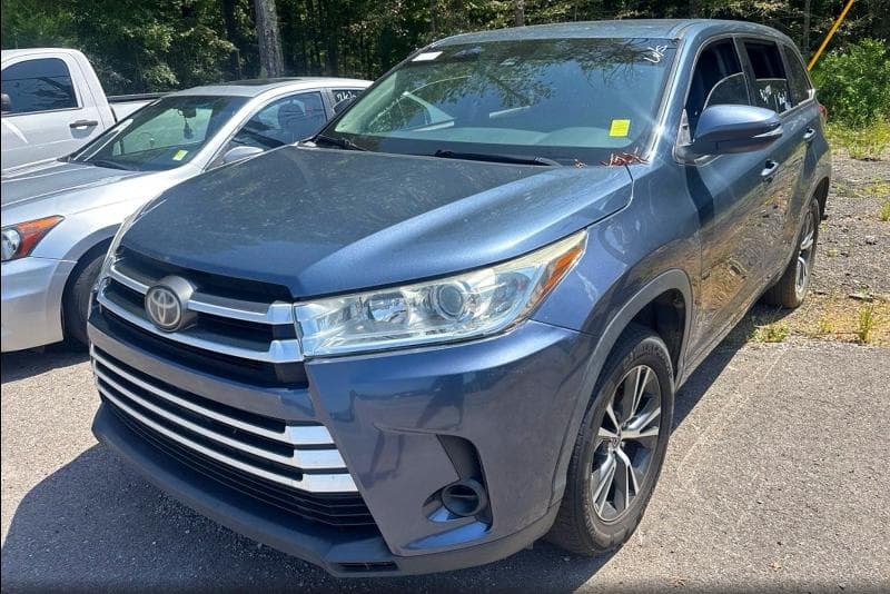2017 TOYOTA HIGHLANDER LE 2