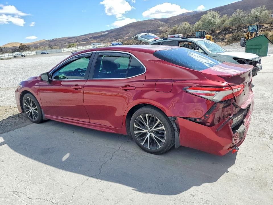 2018 TOYOTA CAMRY SE 2