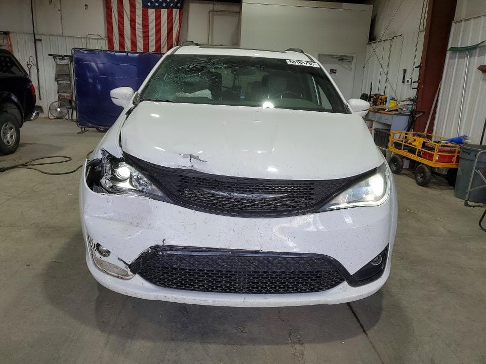 2019 CHRYSLER PACIFICA LIMITED 5