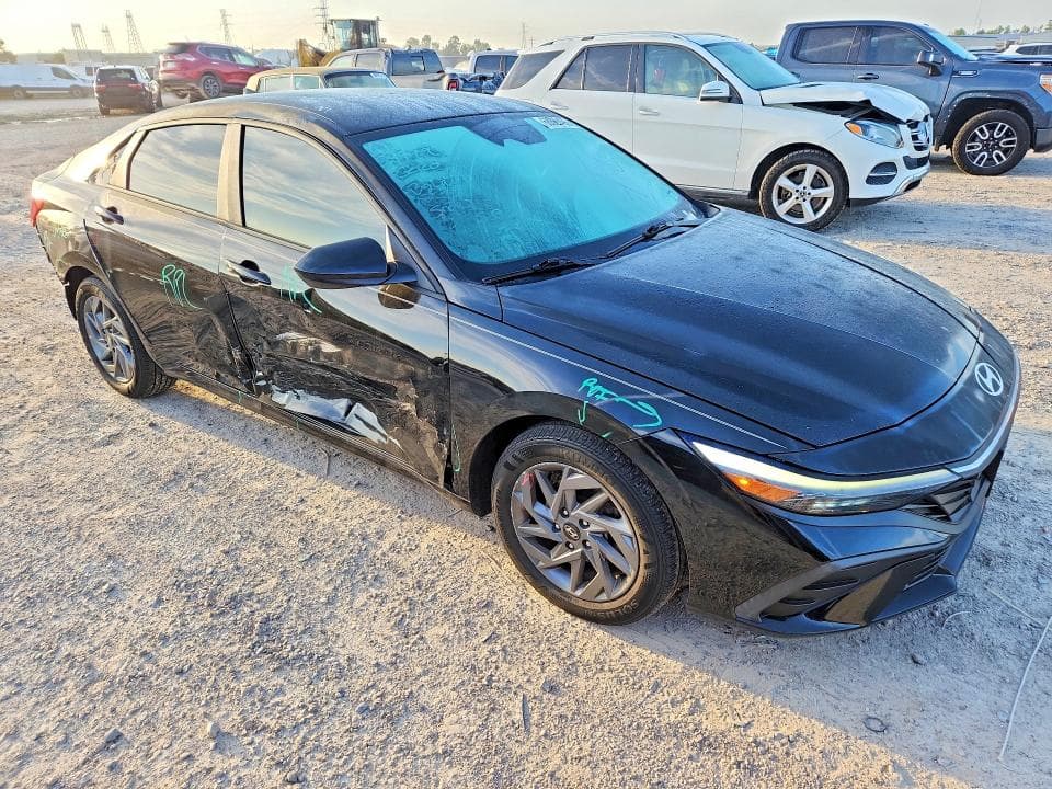 2024 HYUNDAI ELANTRA SEL 4
