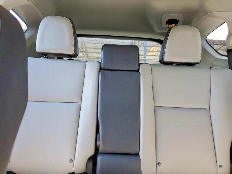 2017 TOYOTA RAV4 PLATINUM 10