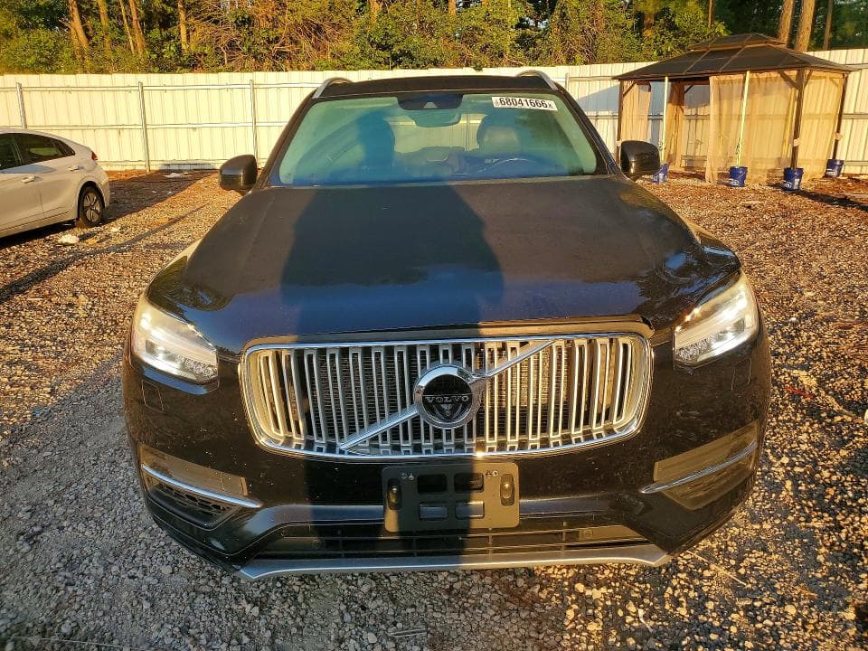 2017 VOLVO XC90 T8 5