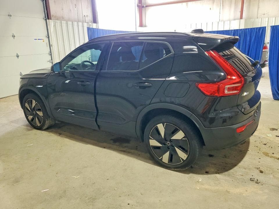 2025 VOLVO EX40 CORE 2