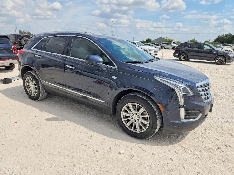 2017 CADILLAC XT5 4