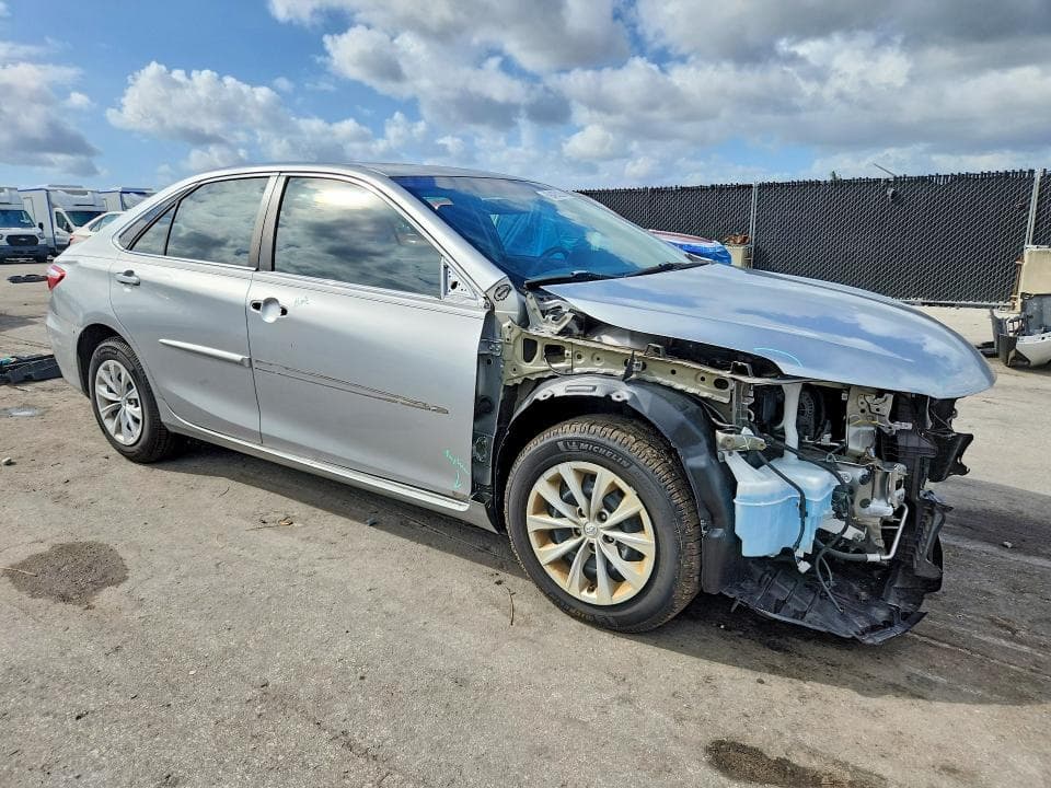 2017 TOYOTA CAMRY LE 4