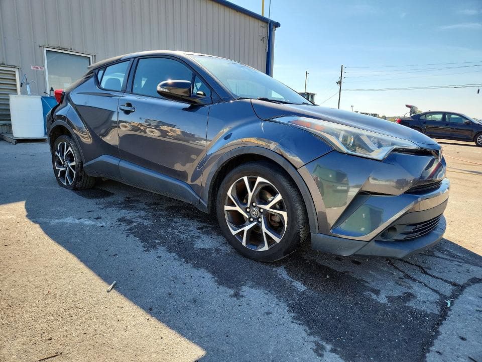 2019 TOYOTA C-HR XLE 4