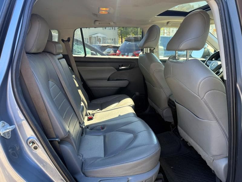 2023 TOYOTA HIGHLANDER XLE 10
