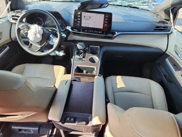 2021 TOYOTA SIENNA XLE 8