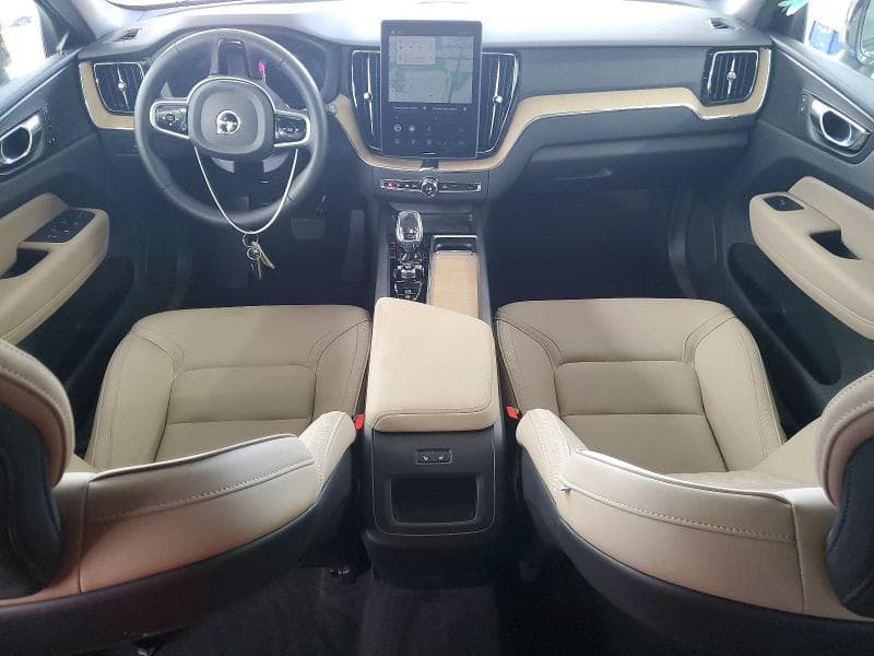 2026 VOLVO XC60 PLUS 8