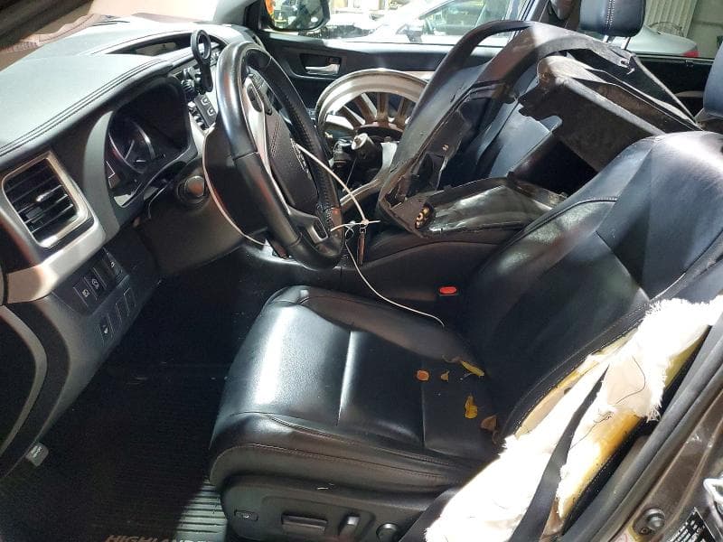 2019 TOYOTA HIGHLANDER XLE 7