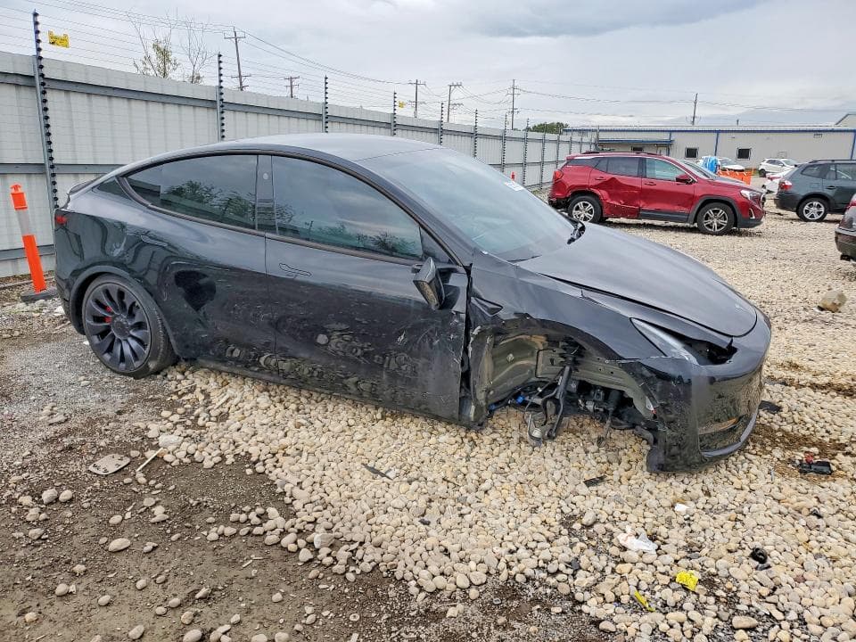 2024 TESLA MODEL Y 4