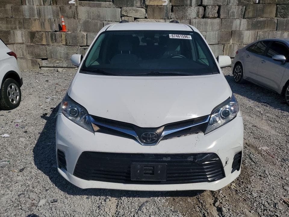2018 TOYOTA SIENNA LE 5
